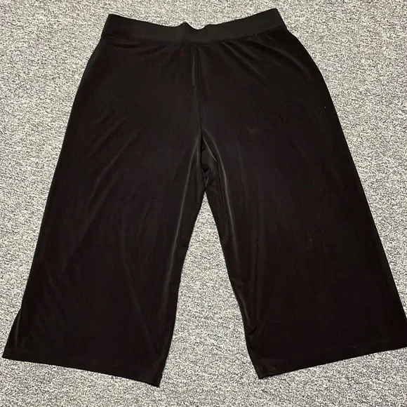 ❤️Liz Claiborne Petite Capris - Picture 3 of 4